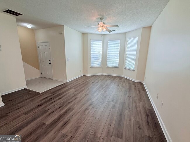 Building Photo - 260 Commons Dr
