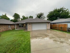 Building Photo - 111 E Juniper Ln