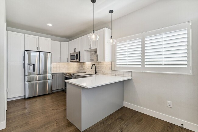 Foto del edificio - Like New Townhome Available Now-Denver