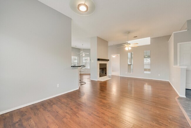 Foto del edificio - Garden haven 3 bed 2 bath home in H-E-B school district