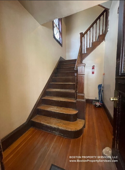 Building Photo - 65 Hillside St
