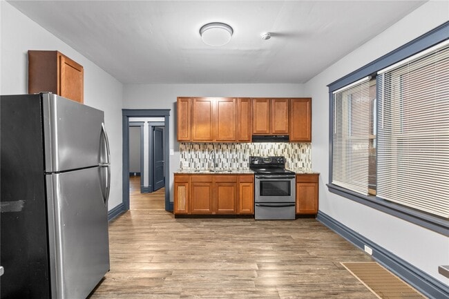 Building Photo - 4040 Shreve Ave