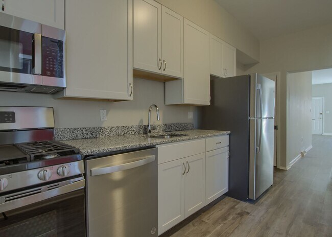 Foto del edificio - 3 Bedroom/ 2 Bath Townhome in Midtown