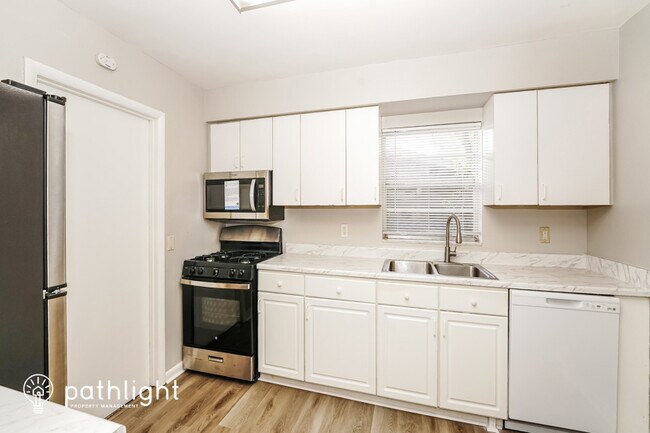 Building Photo - 1332 W Hartley Circle