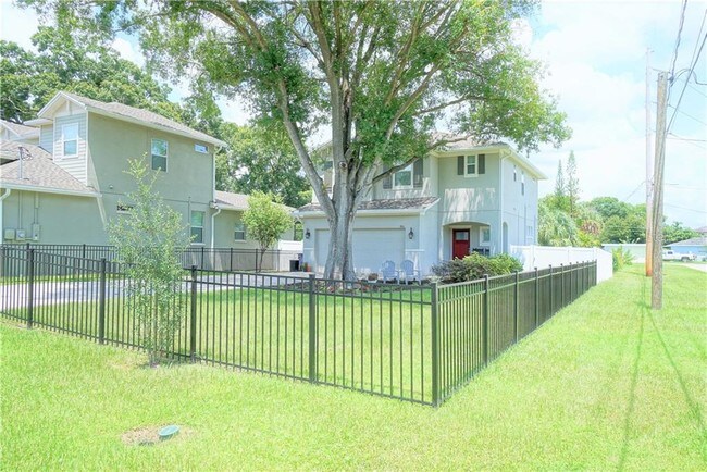 Building Photo - 901 N Excelda Ave