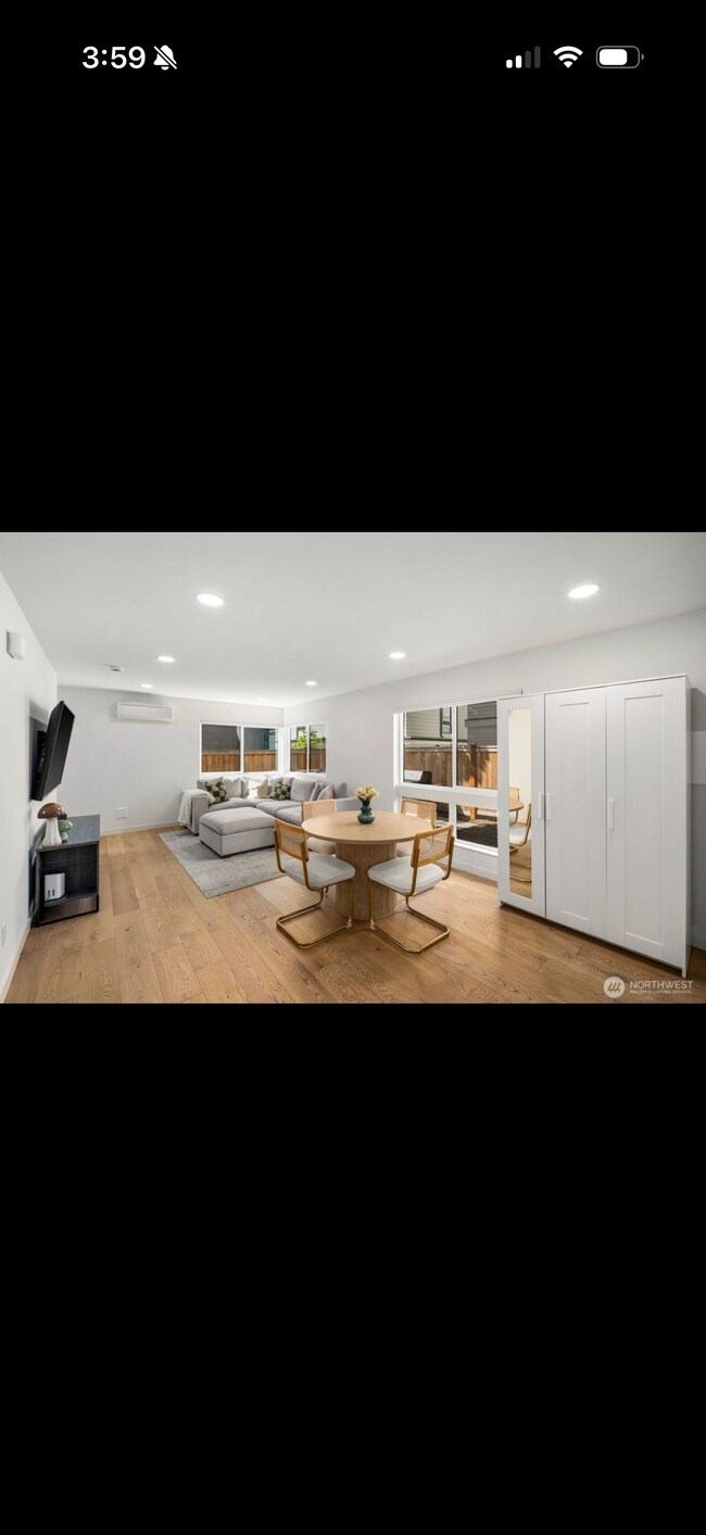 Foto del edificio - 4028 5th Ave NE