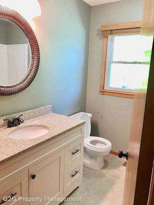 Building Photo - 4 br, 3 bath House - 5550 E Falcon Lane