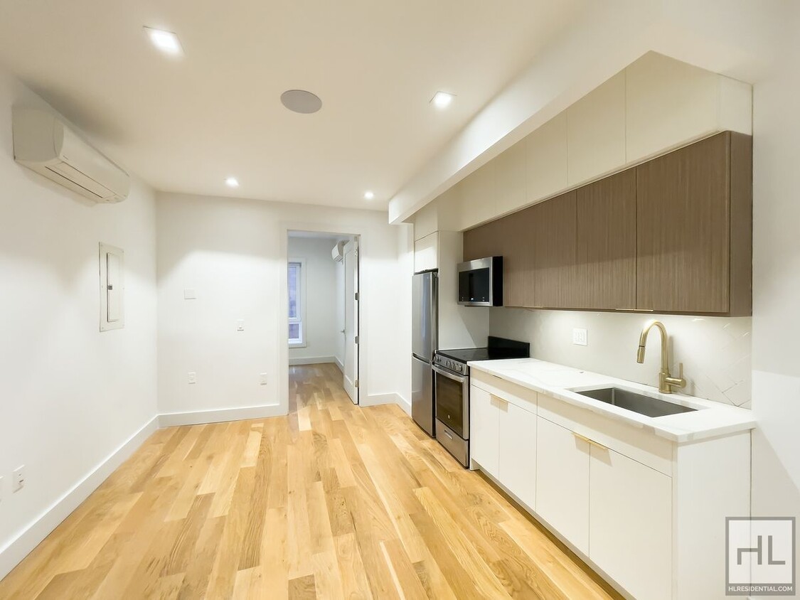 Foto principal - EAST 96 STREET / Modern 1-Bed 1-Bath / Gre...