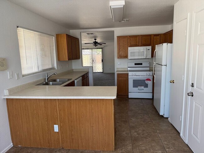 Building Photo - Beautiful Home for Rent in Phoenix!