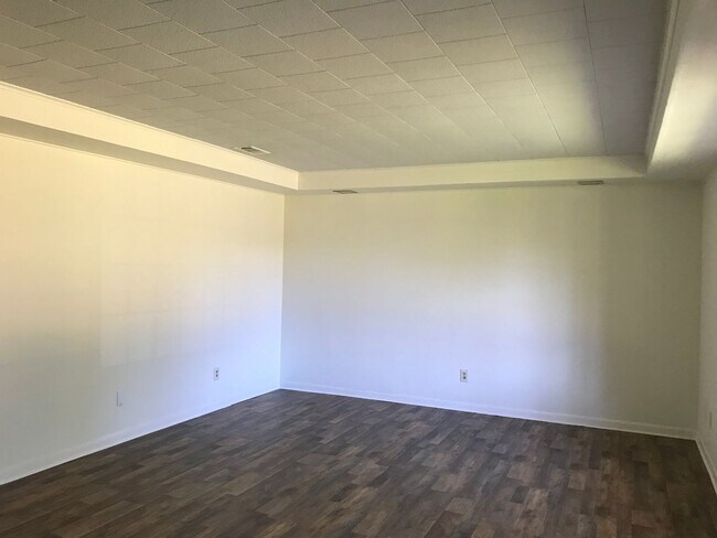 Foto del edificio - 3904 Castle Rd - on corner of Castle and C...