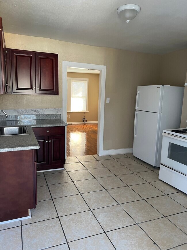 KITCHEN - 3076 Nicholson Dr