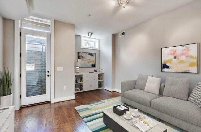 Building Photo - Modern + Bright Two Bedroom Condo in Petwo...