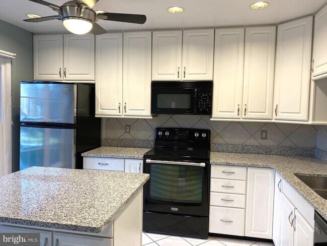 Foto del edificio - Beautiful 3bd 2.5bth updated home in the desired Copperfield at Five Farms.