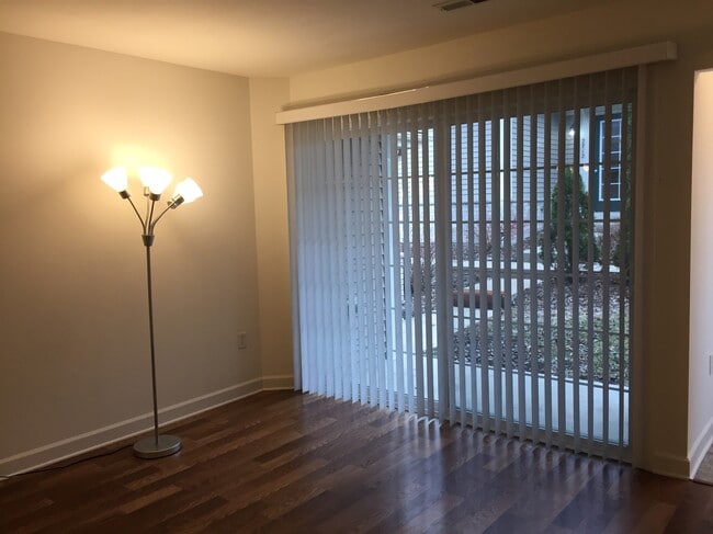 Building Photo - 2724 Hidden Dr