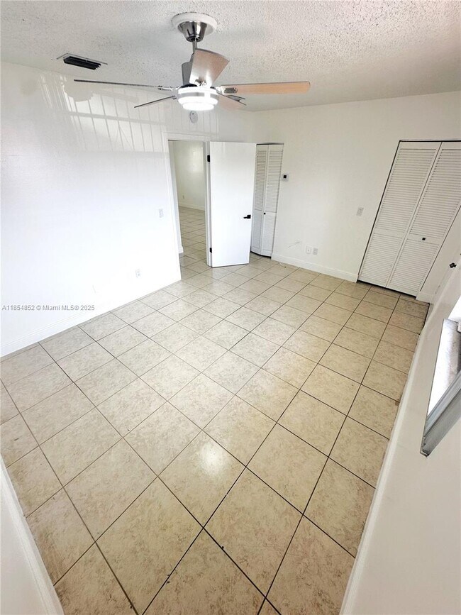 Foto del edificio - 1130 W 37th St