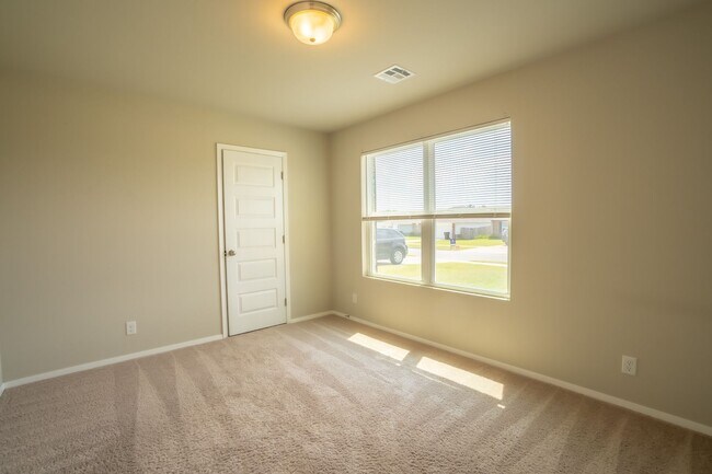 Building Photo - 3 Bed / 2 Bath in Broken Arrow!