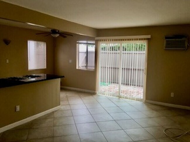 Foto del edificio - 2341-2343 Grand Ave