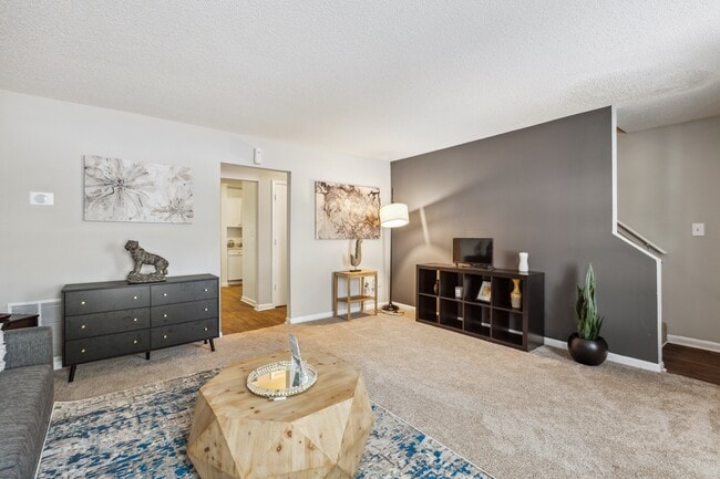 Building Photo - Lakeside Townhomes