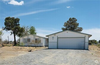 Building Photo - 801 E Clementine St