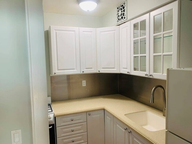 Building Photo - 0 Grove St