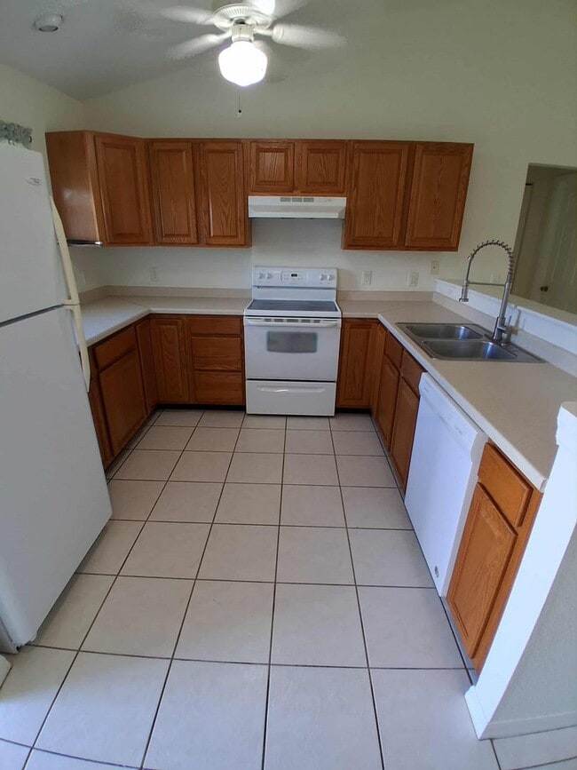 Building Photo - 27121 Partin Dr