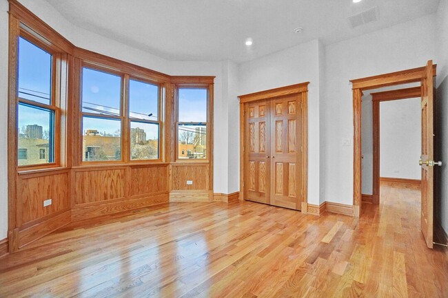Foto del edificio - 700 W Wellington Ave