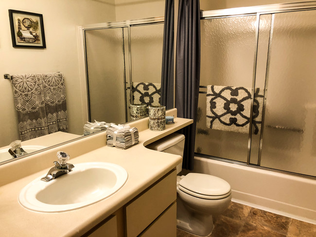 The Lakes Apartments - Beaverton, OR | Apartments.com