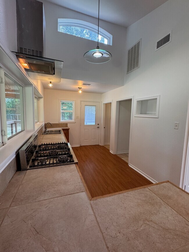 Building Photo - Kelsey House + 2 acres