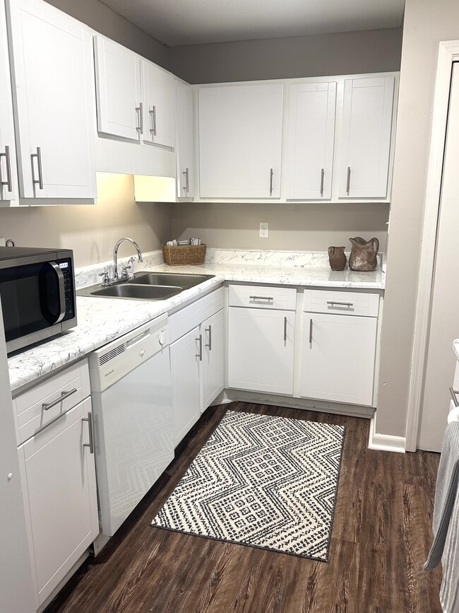 Building Photo - Summer West Apartments