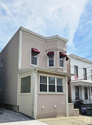 Building Photo - 6808 Smith Ave