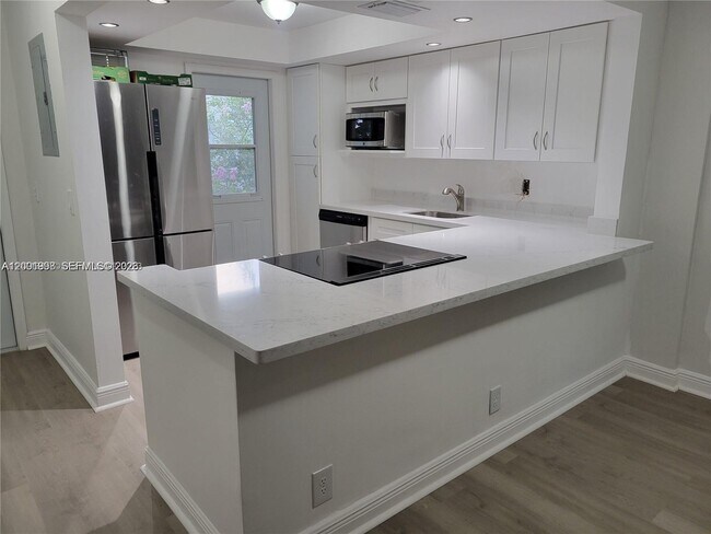 Building Photo - 1333 E Hallandale Beach Blvd