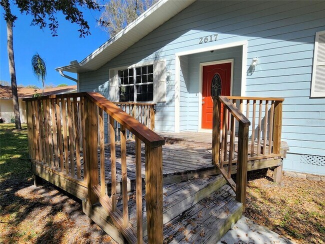 Foto del edificio - 2617 Pine Tree Dr