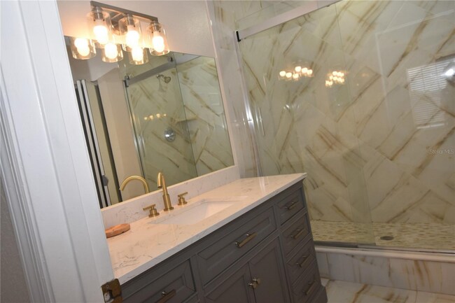 Foto del edificio - 9320 Lake Chase Island Way