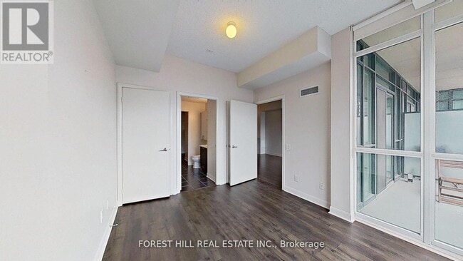 Photo du bâtiment - 525 Wilson Ave