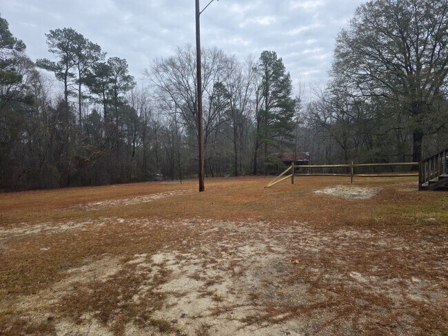 Building Photo - 885 Temple Rd