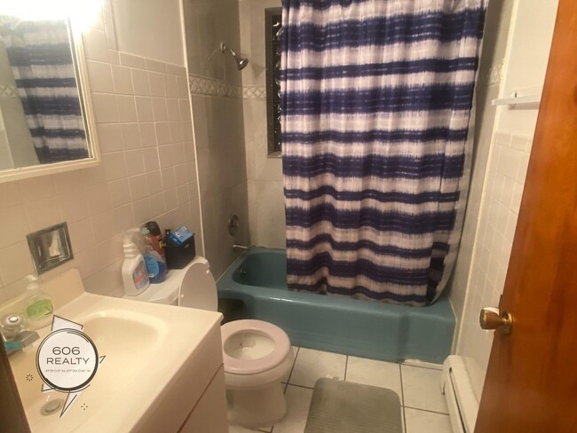 Building Photo - Clean Cozy Apts on Ruby!