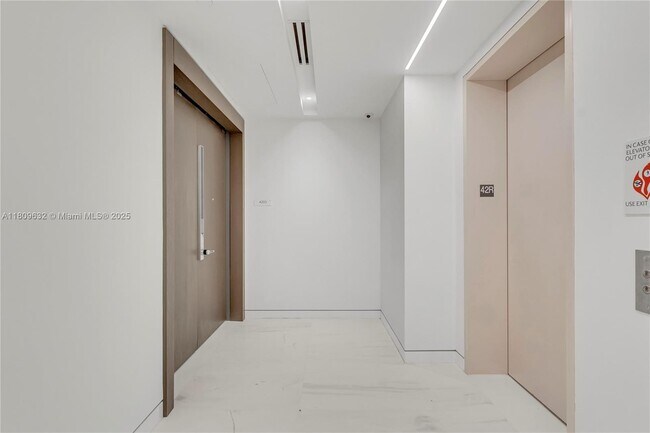 Foto del edificio - 300 Biscayne Blvd Way