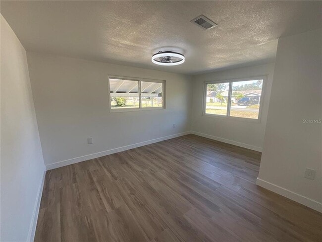 Foto del edificio - 117 Deen Blvd