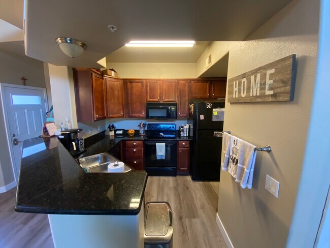 Building Photo - 1900 Danbrook Dr. #823