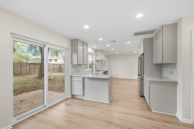 Foto del edificio - 2301 Marys Creek Ct