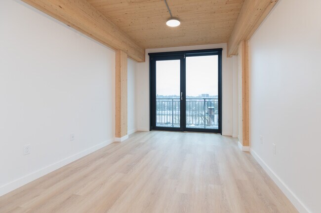 Building Photo - 20 E Lenox St