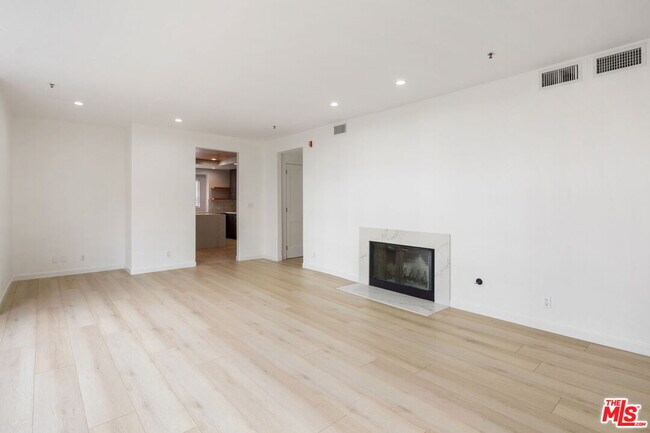 Foto del edificio - 2222 Neilson Wy