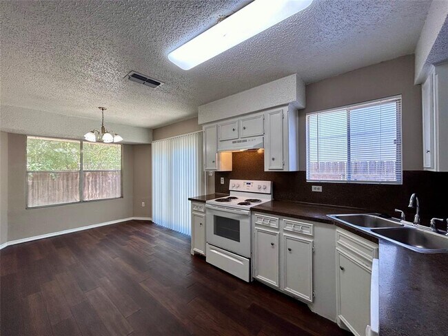 Building Photo - 1502 No Mor Cove