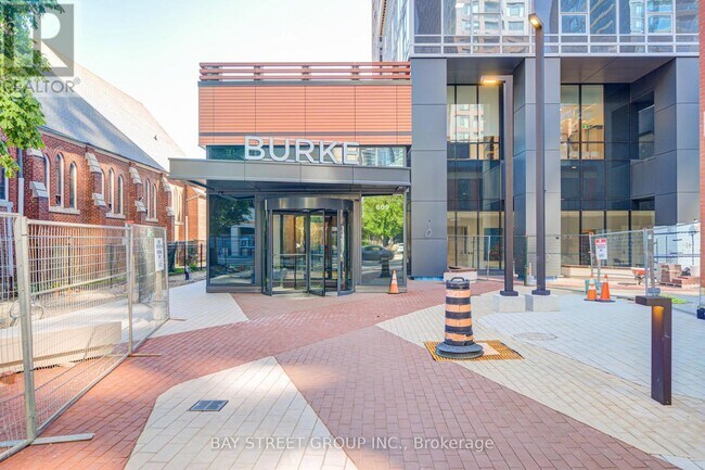 Building Photo - 609 Sherbourne St