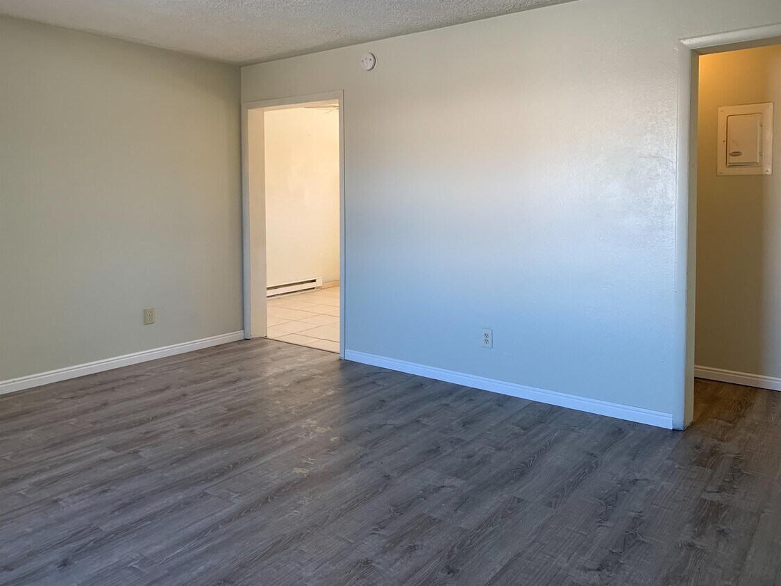 Primary Photo - 1435 E Teton Blvd