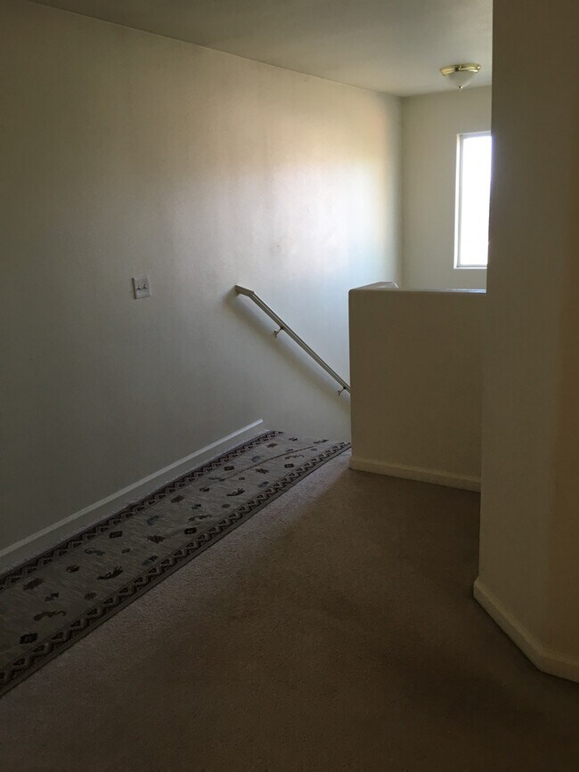 Building Photo - 2644 Sunray Dr