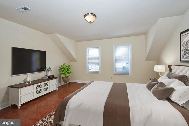 Foto del edificio - 836 Montgomery Ave