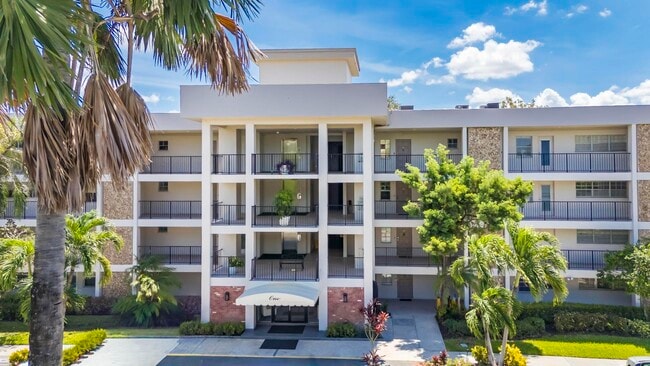 Foto del edificio - 2800 N Palm Aire Dr