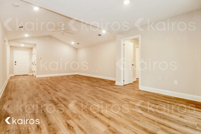 Foto del edificio - 161 Cottage Grove Rd