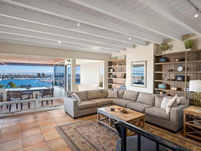 Foto del edificio - 945 Harbor View Dr